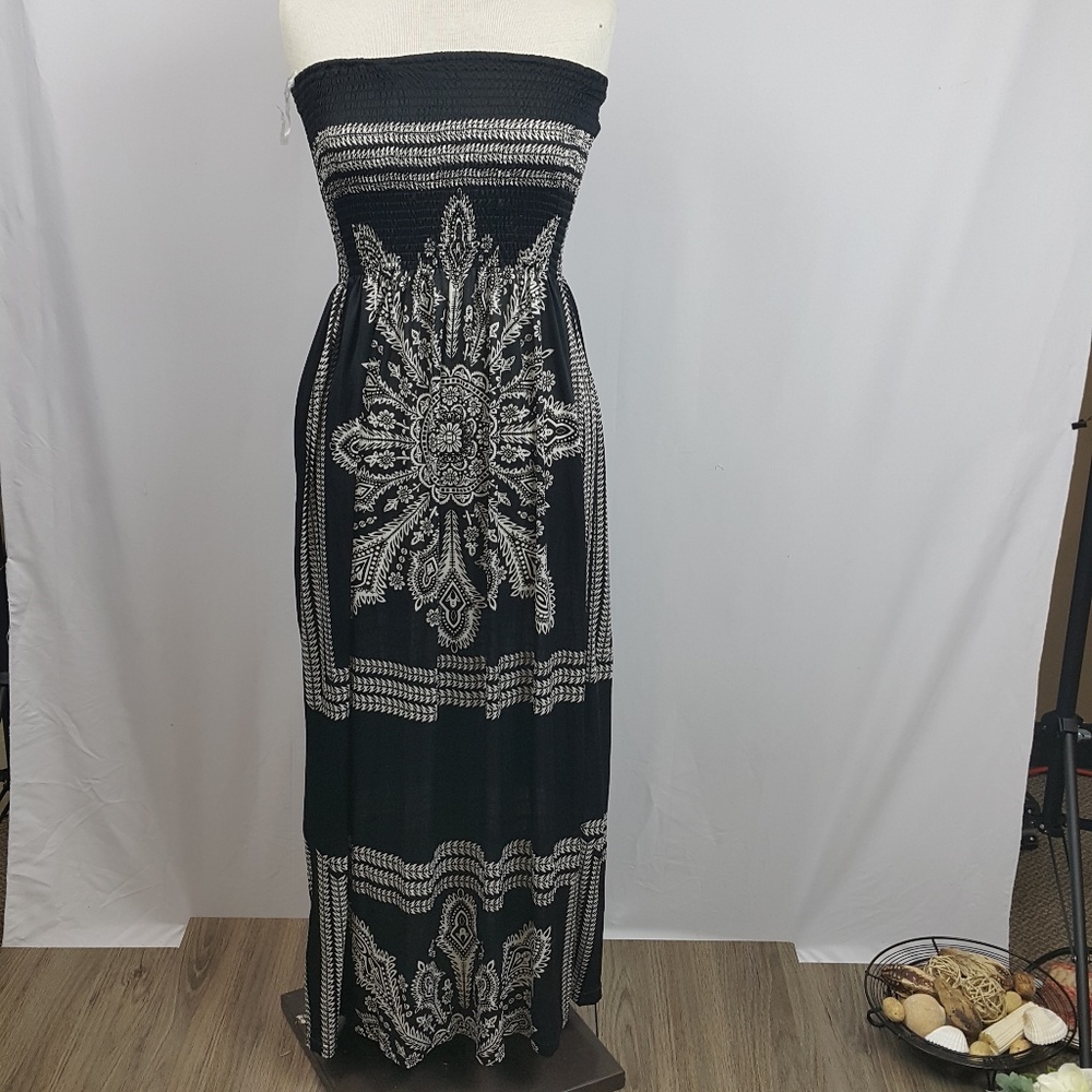 SOLD OUT. NWT Shoreline black and white OS maxi dress